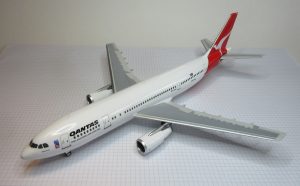 Airbus A300 (Qantas) Airfix 144 The Little Aviation Museum X
