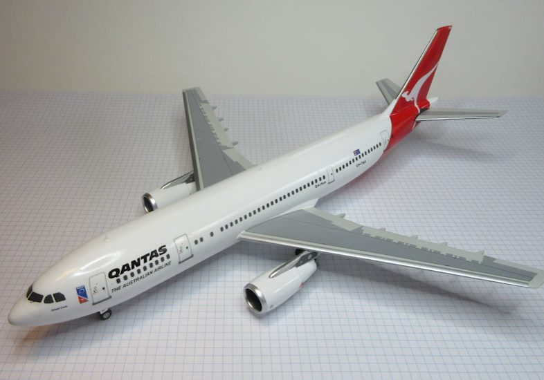 Airbus A300 (Qantas) Airfix 144 The Little Aviation Museum X