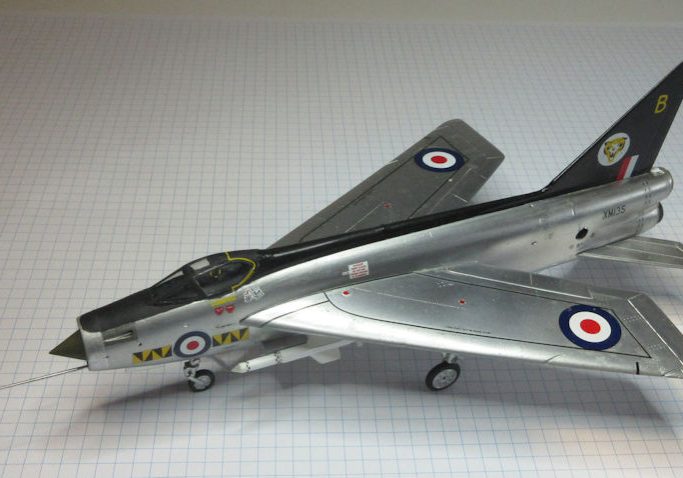 BAC Lightning F1 (74 Squadron, 1962) Trumpeter 72 The Little Aviation Museum X