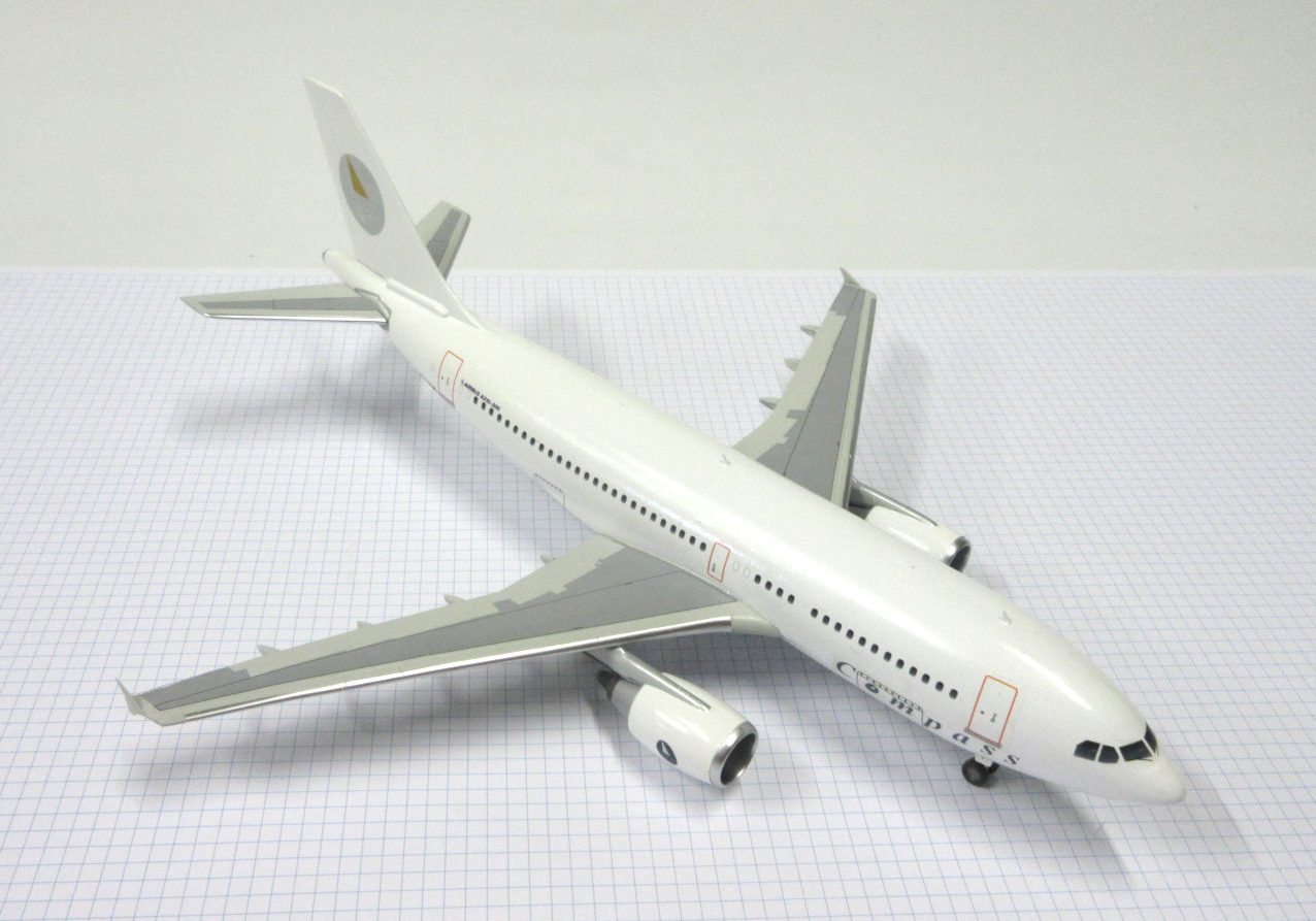 X Airbus A310 (Compass) Revell 144 The Little Aviation Museum