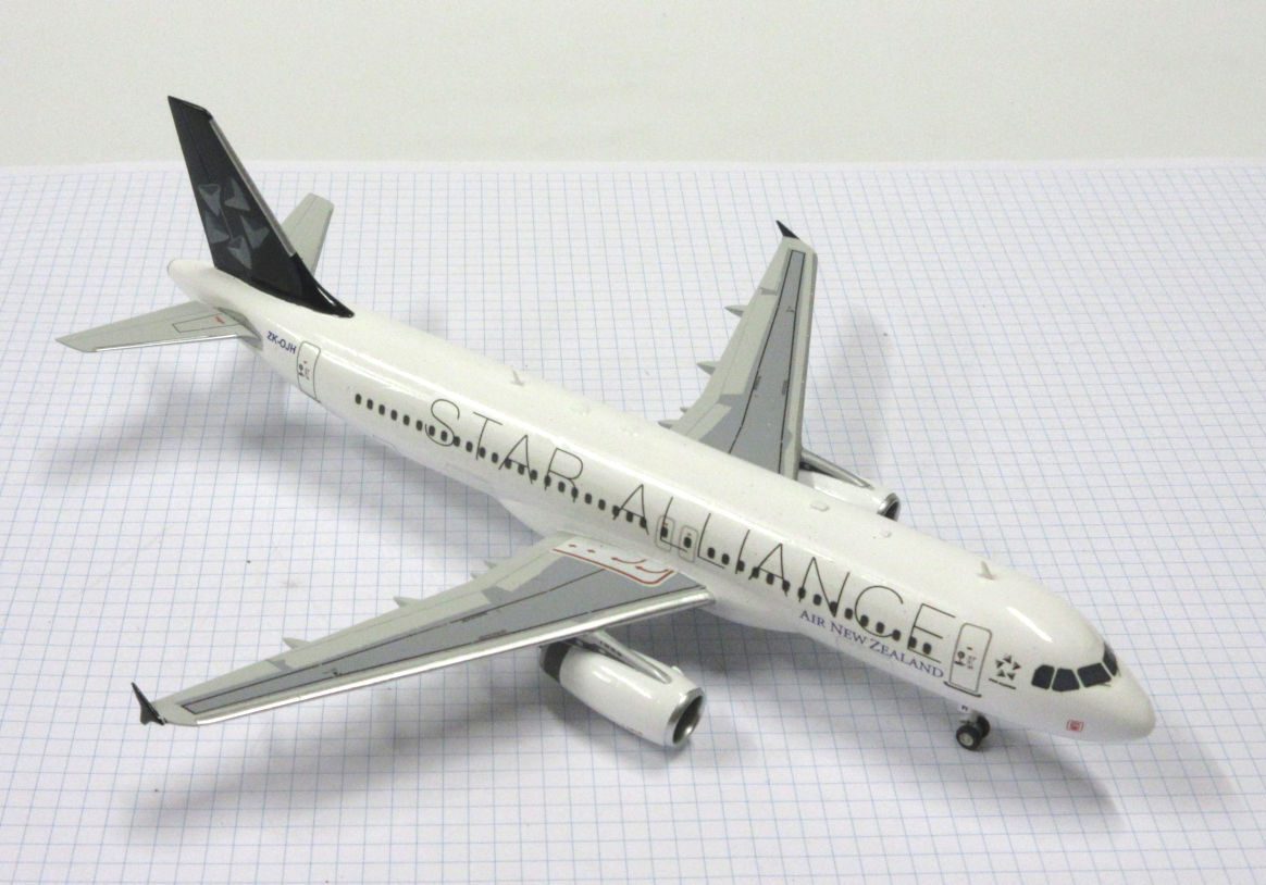 X Airbus A320 (Air New Zealand ZK OHA Star Alliance 2007) Revell 144 The Little Aviation Museum