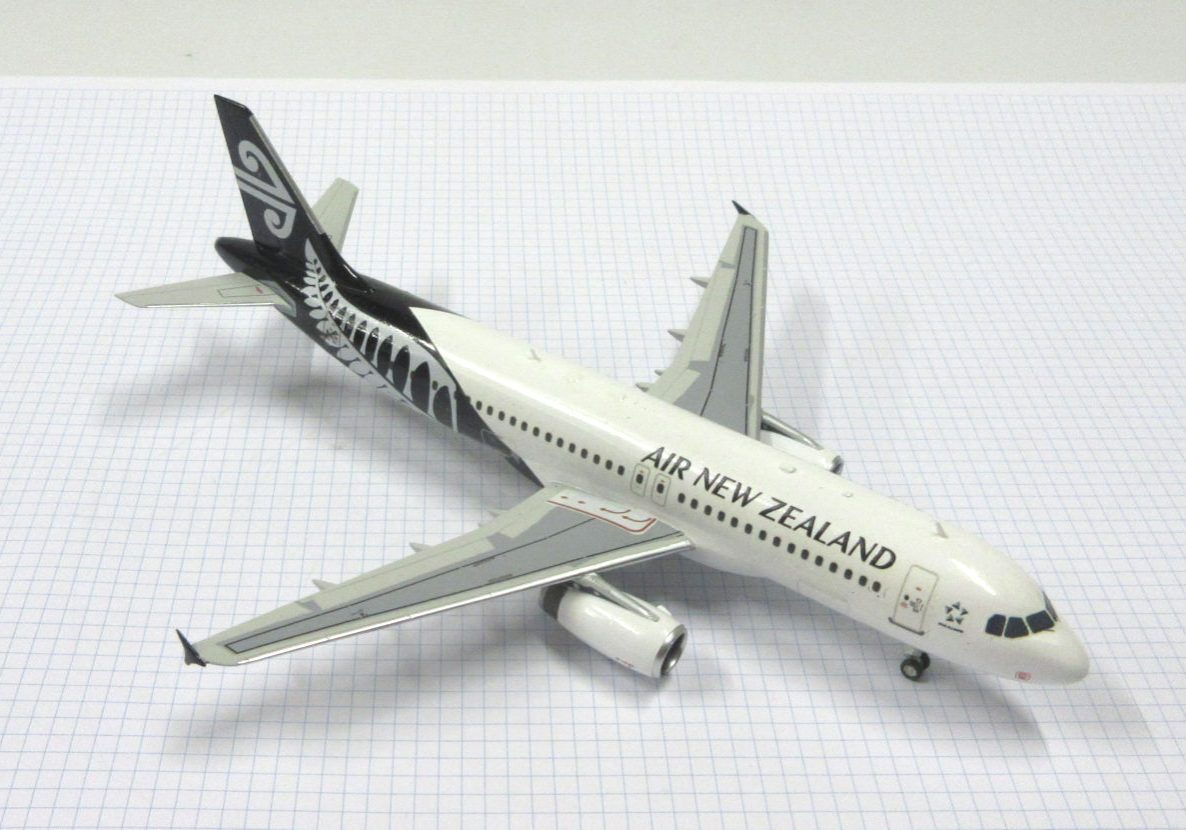 X Airbus A320 (Air New Zealand ZK OJA Black Tail 2014) Revell 144 The Little Aviation Museum