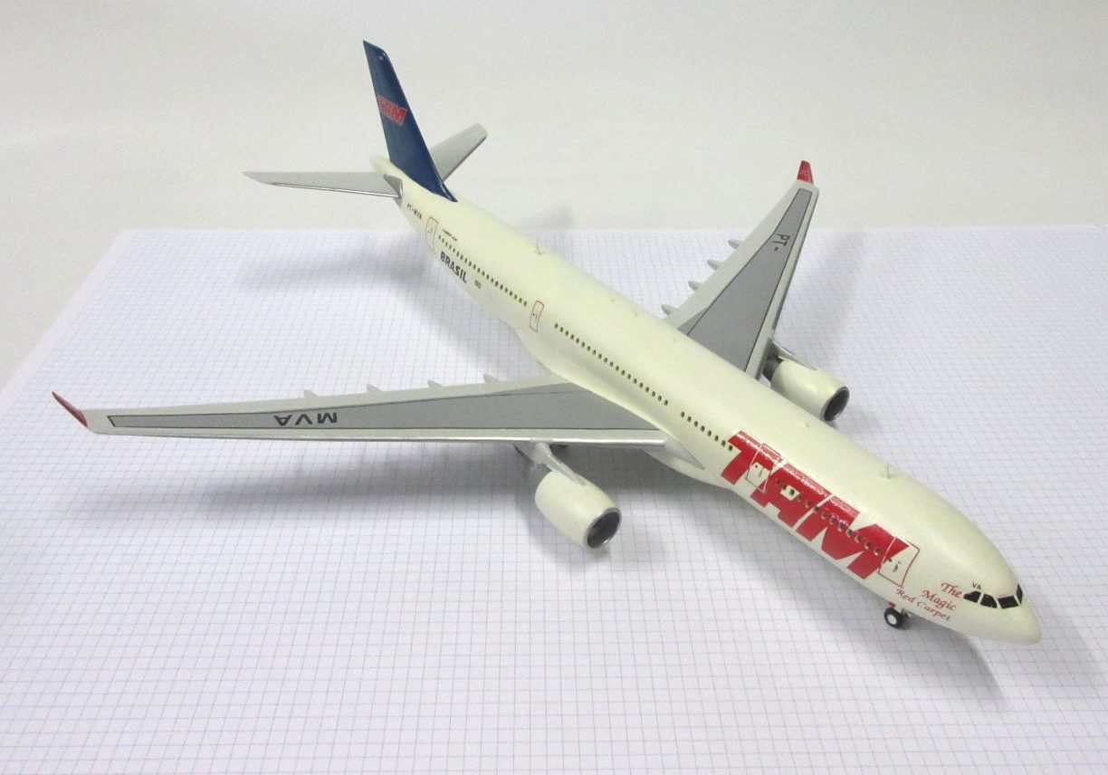 X Airbus A330 200 (TMA) Revell 144 The Little Aviation Museum