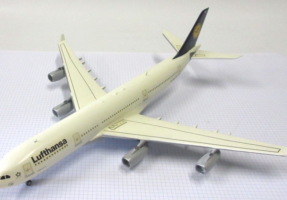 X Airbus A340 200 (Luftwaffe) Revell 144 The Little Aviation Museum