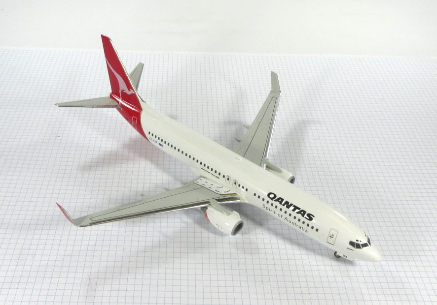 X Boeing 737 800 (Qantas) Revell 144 The Little Aviation Museum