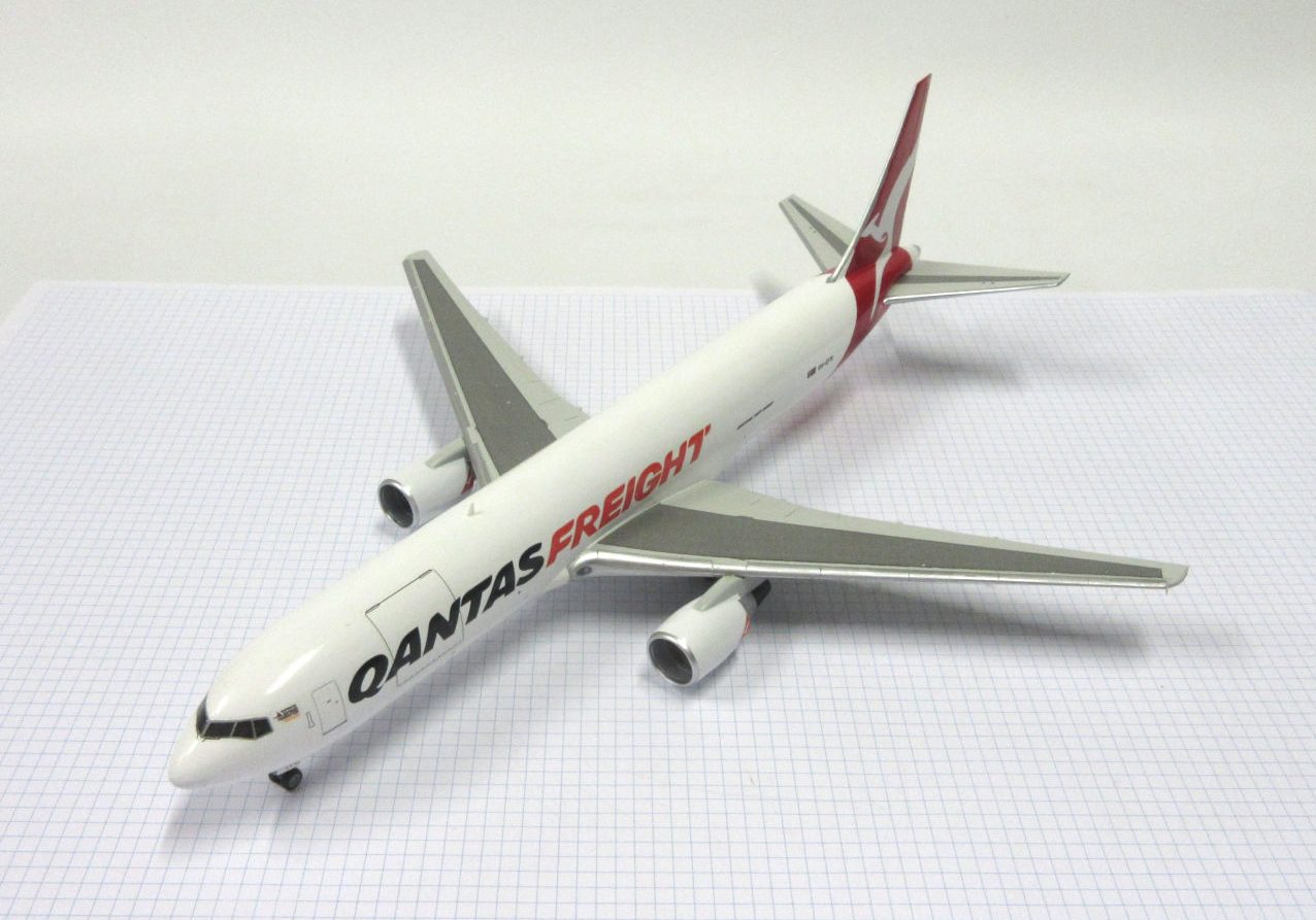 X Boeing 767 300F (Qantas Freight) Revell 144 The Little Aviation Museum
