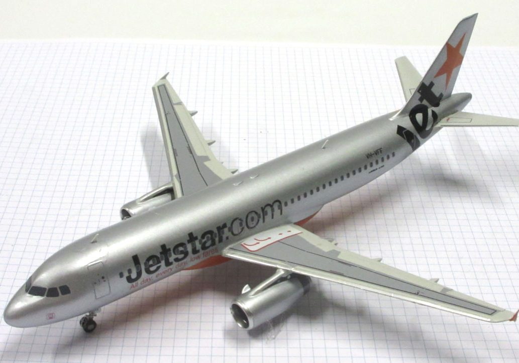 Y Airbus A320 (JetStar Airways VH VFF 2012) Revell 144 The Little Aviation Museum