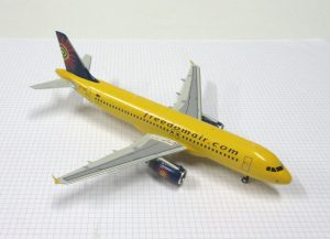 X Airbus A.320 (Freedomair) Revell 144 The Little Aviation Museum