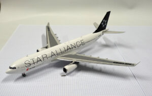 X Airbus A330 300 (Air China) Revell 144 The Little Aviation Museum