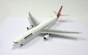 X Airbus A330 300 (Qantas) Revell 144 The Little Aviation Museum