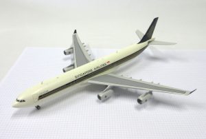 X Airbus A340 300 (Singapore International) Revell 144 0025 The Little Aviation Museum
