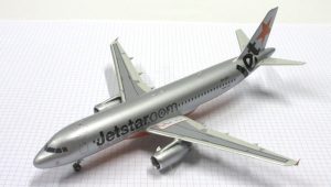 Y Airbus A320 (JetStar Airways VH VFF 2012) Revell 144 The Little Aviation Museum